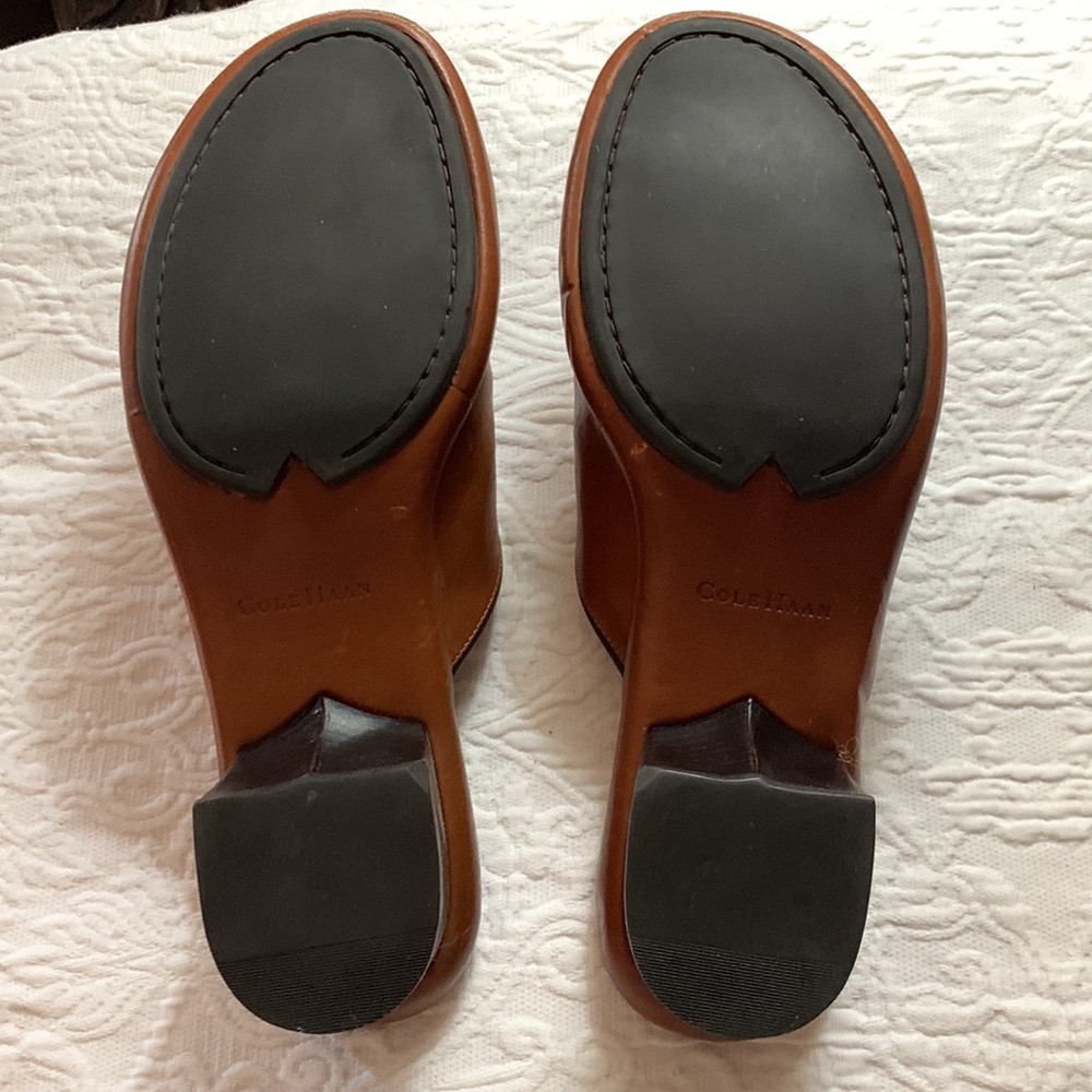 COLE HANN COUNTRY NEVER WORN/NWOTS SLIDE SZ 7 1/2 COGNAC/BLACK 1 1/2” HEEL - Picture 5 of 10